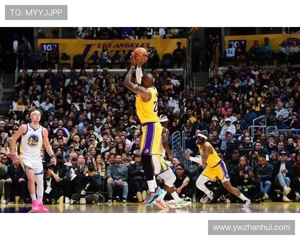 湖人双星联手砍下合计七十分力克勇士豪取四连胜重回西部前六 湖人双星联手砍下合计七十分力克勇士豪取四连胜重回西部前六