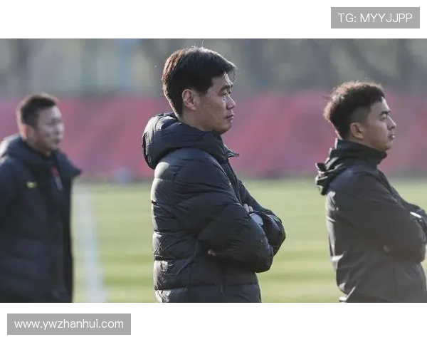 中国足球队备战亚洲杯,李霄鹏强调年轻球员崭露头角,力争突破历史最好成绩 中国足球队备战亚洲杯,李霄鹏强调年轻球员崭露头角,力争突破历史最好成绩