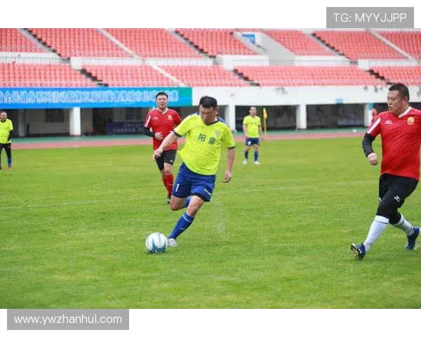 中国足球联赛新赛季揭幕战精彩纷呈 各队争夺激烈球迷热情高涨 中国足球联赛新赛季揭幕战精彩纷呈 各队争夺激烈球迷热情高涨